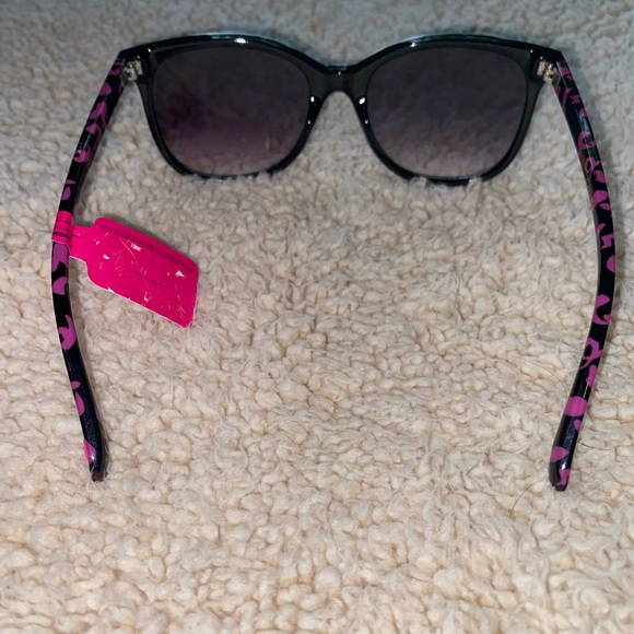 Betsey Johnson- Sunglasses - Picture 3 of 5